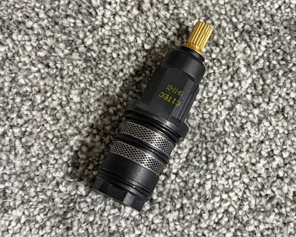 Deante Głowica termostatyczna do deszczownicy Jasmin NAC 01 GT 6.jpg