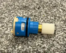 Deante Przełącznik funkcji z dociskiem do baterii ALPINIA BGA 017 M 4.jpg