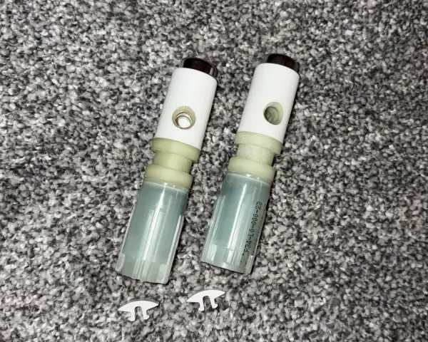 Ideal Standard Zawiasy do deski ZP3406  EW03967.jpg