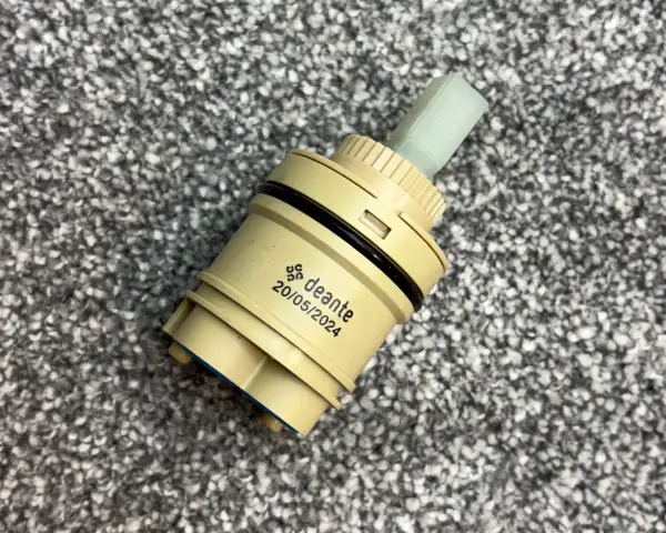 Deante Głowica ceramiczna fi 40 wysoka z oringiem górnym 3.jpg