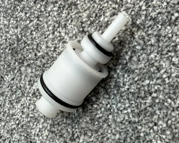 Ideal Standard Zestaw naprawczy pisuaru 1.jpg